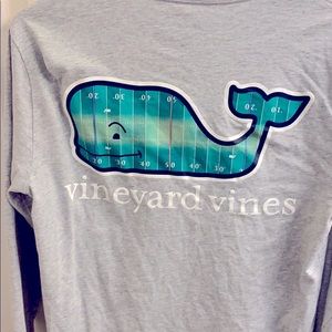 Vineyard Vines Football 🏈 Field L/S tee